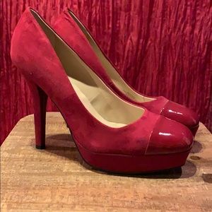 Guess deep red pumps